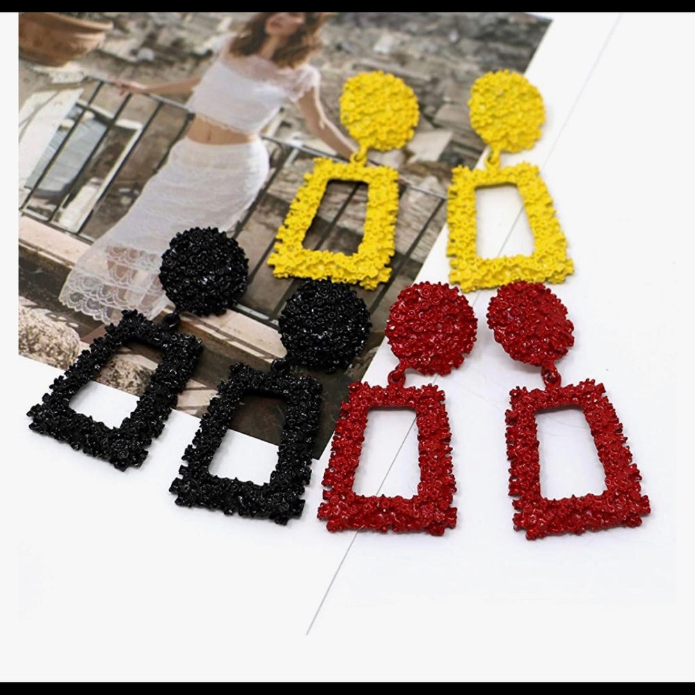 Stylish geometric earrings